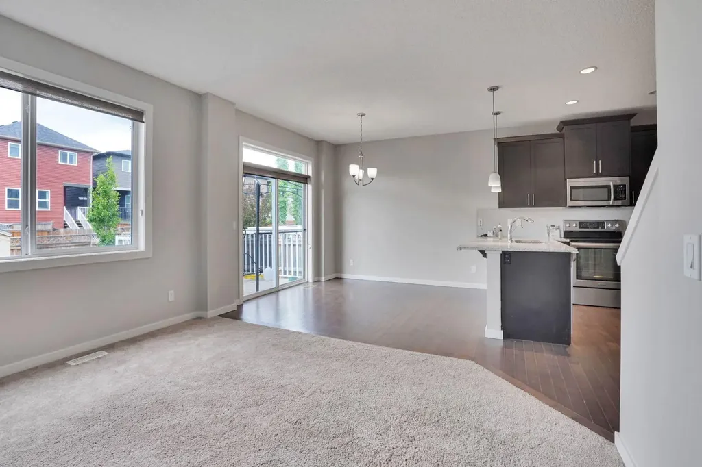 531 Evansborough Way NW Calgary AB T3P 0M8