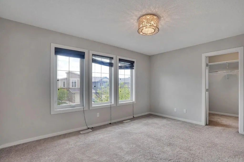 531 Evansborough Way NW Calgary AB T3P 0M8