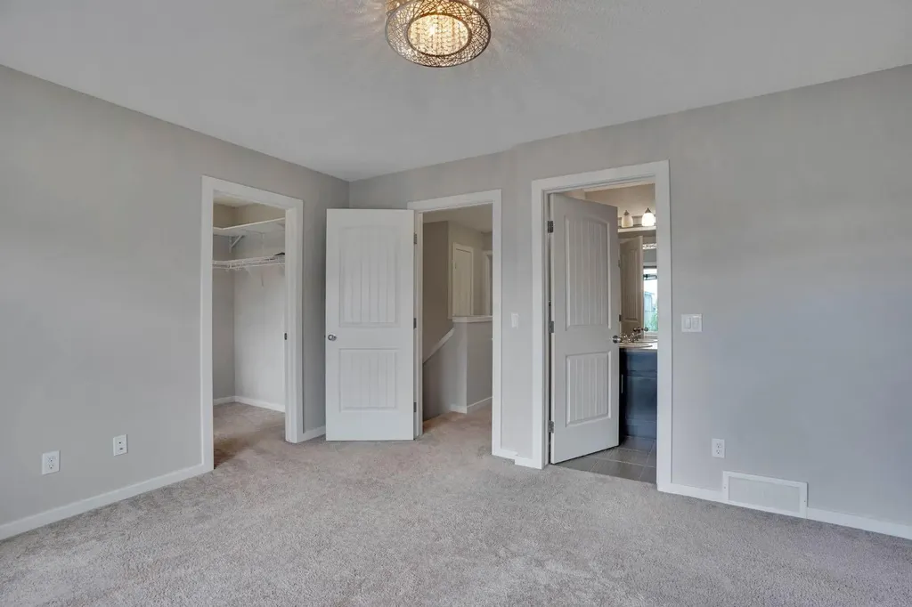 531 Evansborough Way NW Calgary AB T3P 0M8