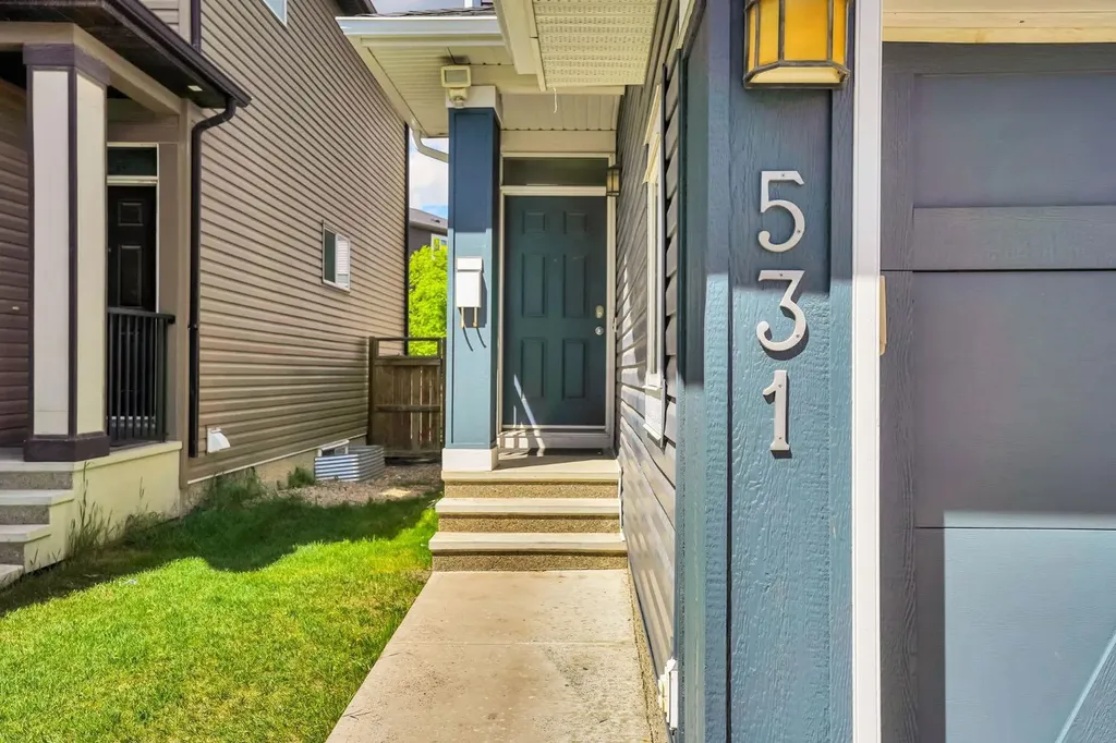 531 Evansborough Way NW Calgary AB T3P 0M8