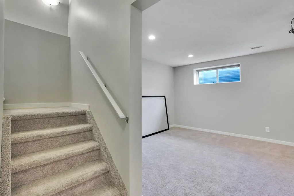 531 Evansborough Way NW Calgary AB T3P 0M8