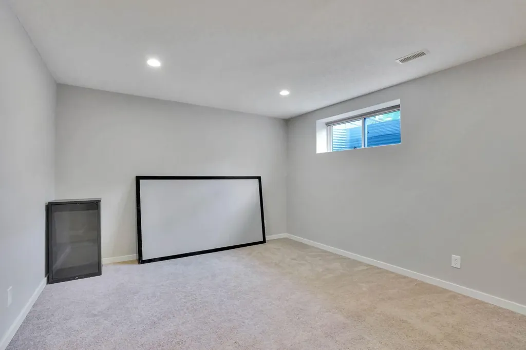 531 Evansborough Way NW Calgary AB T3P 0M8