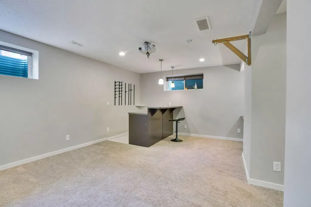 531 Evansborough Way NW Calgary AB T3P 0M8