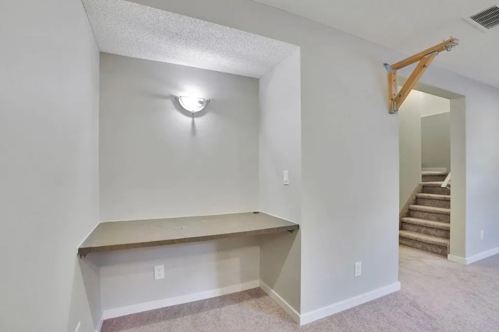 531 Evansborough Way NW Calgary AB T3P 0M8