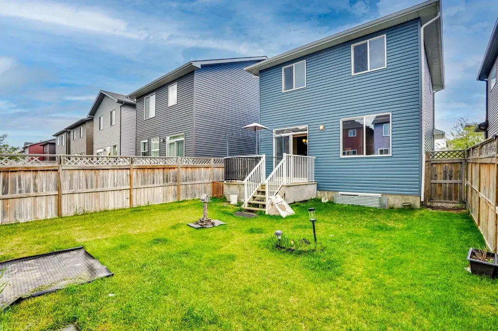 531 Evansborough Way NW Calgary AB T3P 0M8