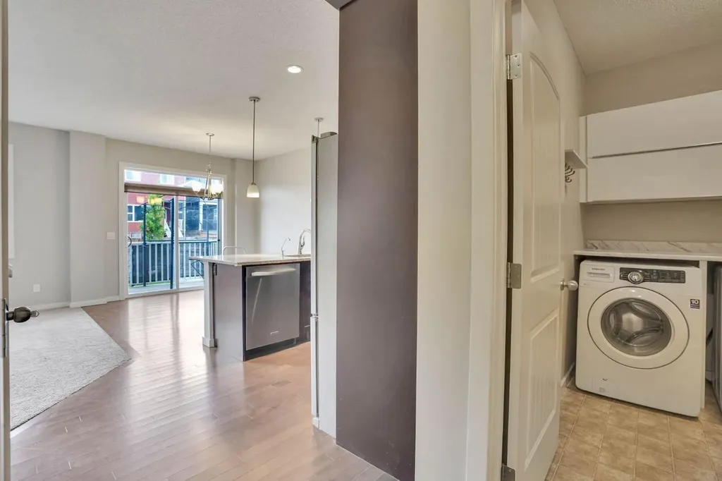 531 Evansborough Way NW Calgary AB T3P 0M8