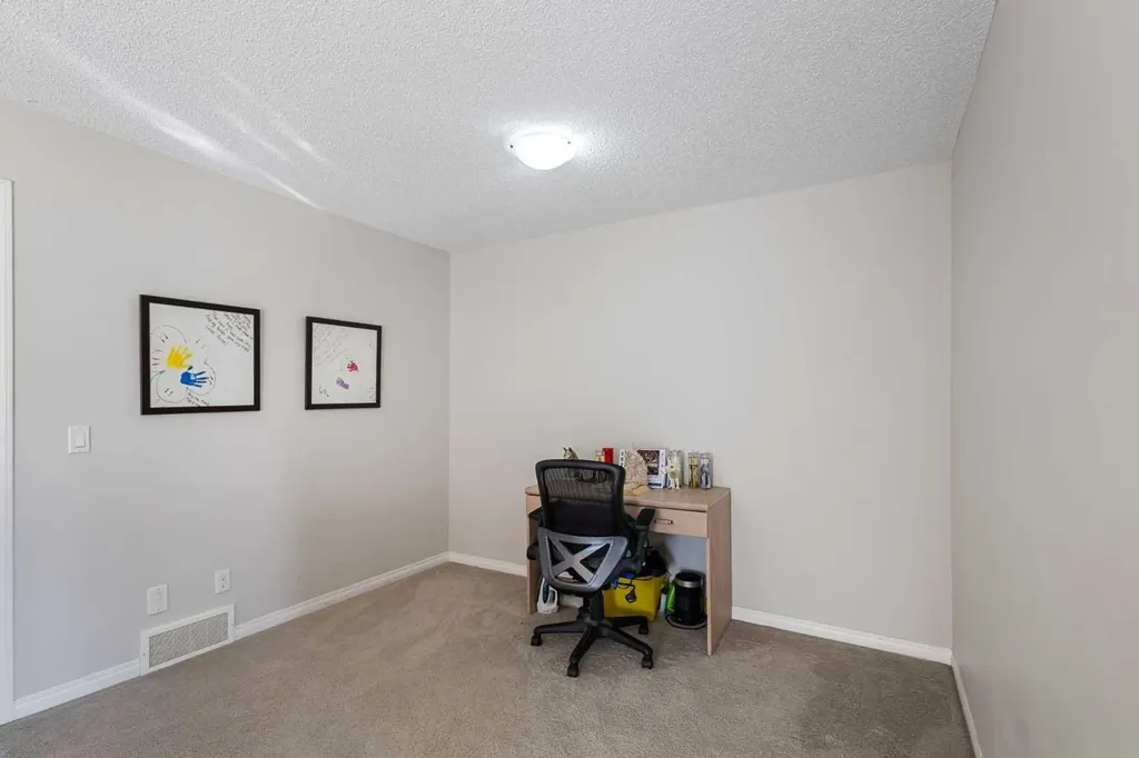 69 Auburn Crest Lane SE Calgary AB T3M 0Z1