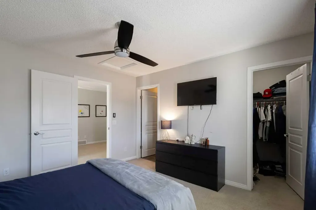 69 Auburn Crest Lane SE Calgary AB T3M 0Z1