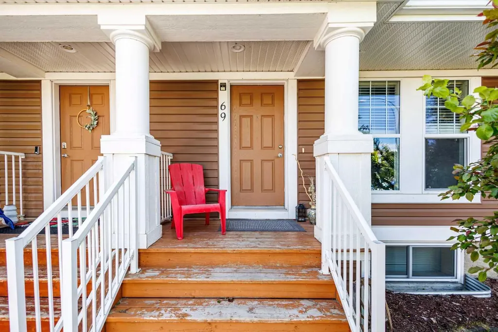 69 Auburn Crest Lane SE Calgary AB T3M 0Z1