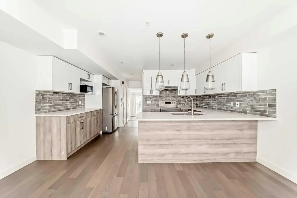 1632 20 Avenue NW Calgary AB T2M 1G8