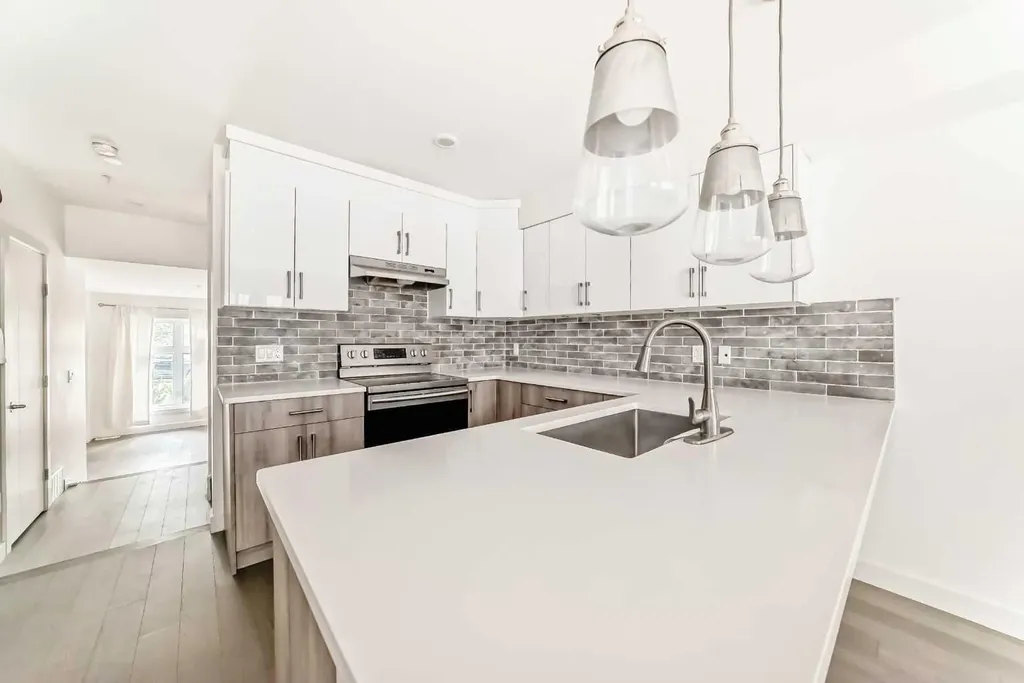 1632 20 Avenue NW Calgary AB T2M 1G8