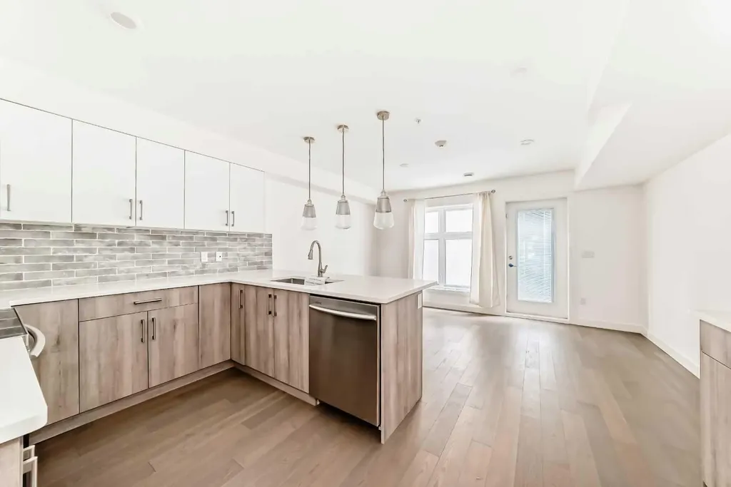 1632 20 Avenue NW Calgary AB T2M 1G8
