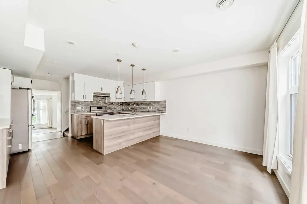 1632 20 Avenue NW Calgary AB T2M 1G8