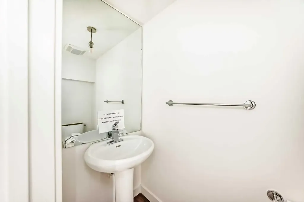 1632 20 Avenue NW Calgary AB T2M 1G8