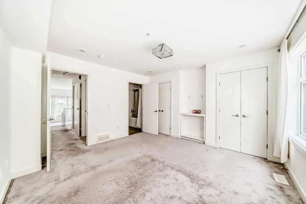 1632 20 Avenue NW Calgary AB T2M 1G8