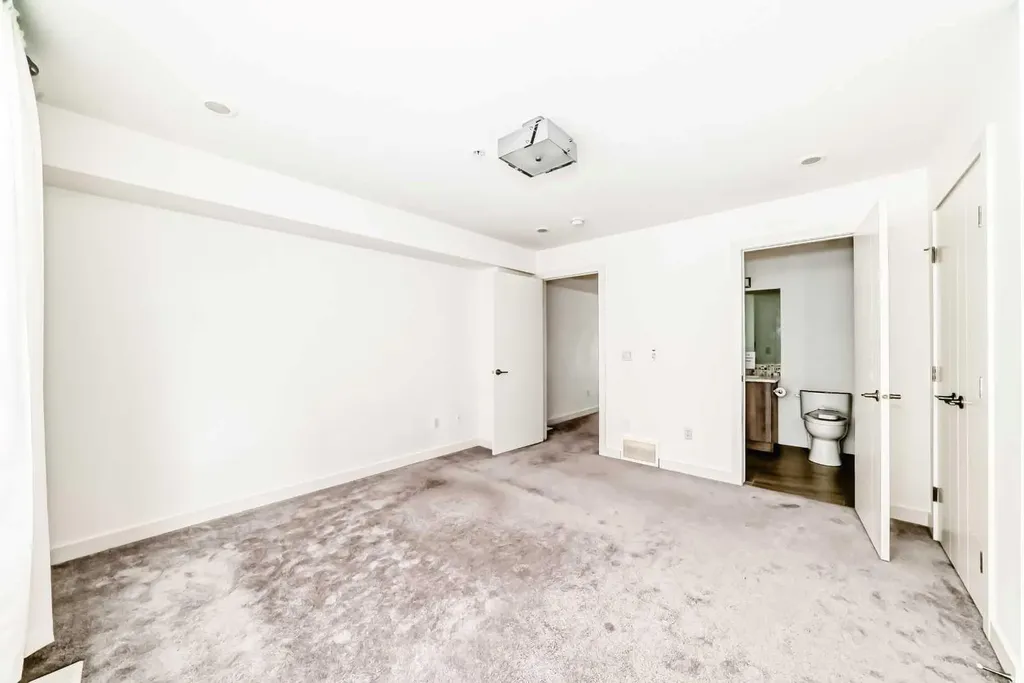1632 20 Avenue NW Calgary AB T2M 1G8