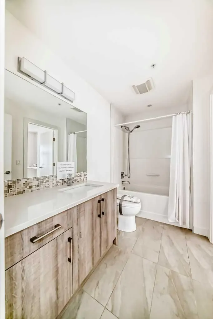 1632 20 Avenue NW Calgary AB T2M 1G8
