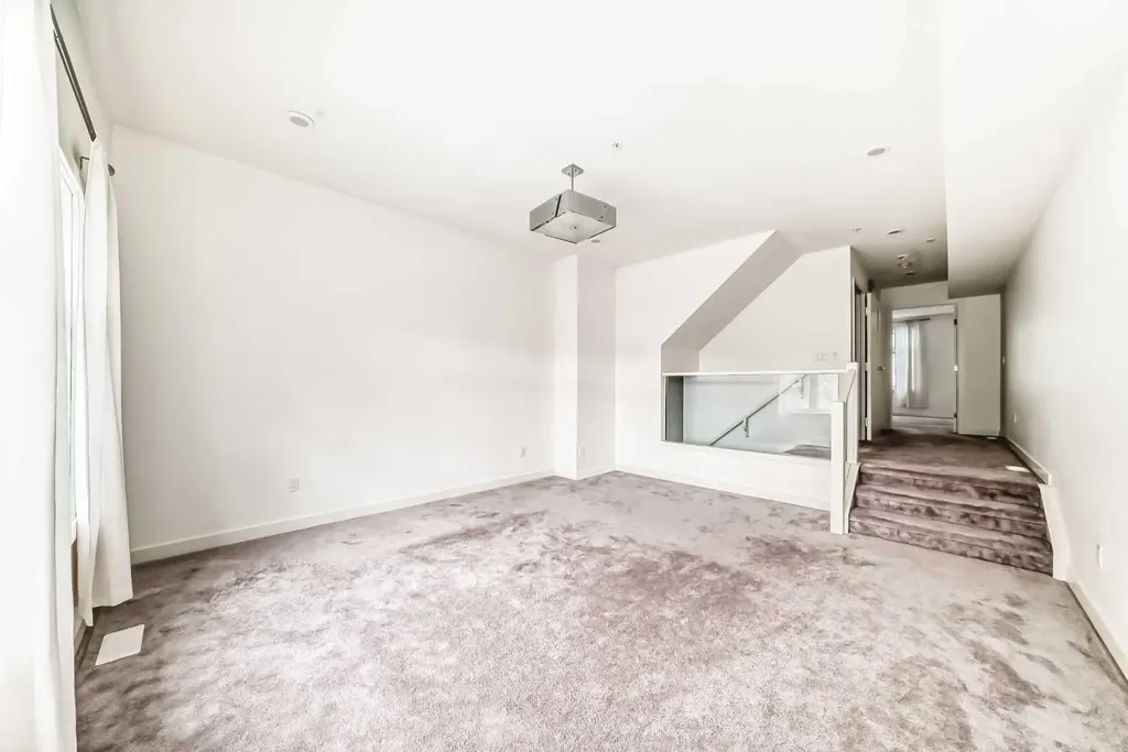 1632 20 Avenue NW Calgary AB T2M 1G8