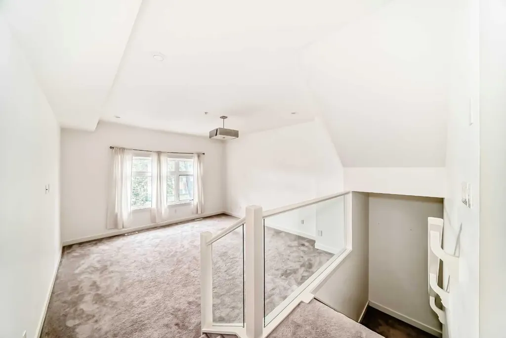 1632 20 Avenue NW Calgary AB T2M 1G8