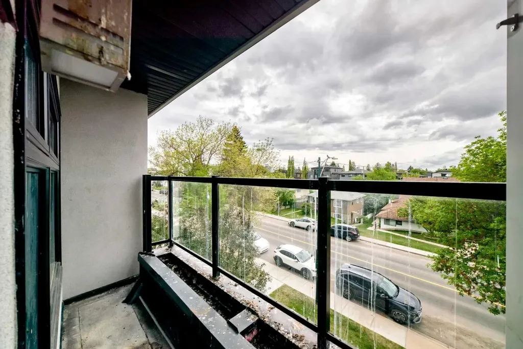 1632 20 Avenue NW Calgary AB T2M 1G8