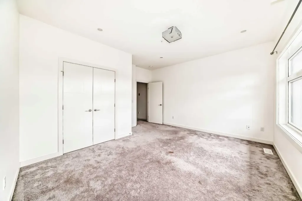 1632 20 Avenue NW Calgary AB T2M 1G8