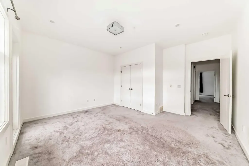 1632 20 Avenue NW Calgary AB T2M 1G8