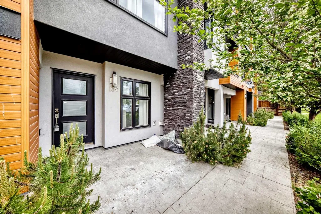1632 20 Avenue NW Calgary AB T2M 1G8