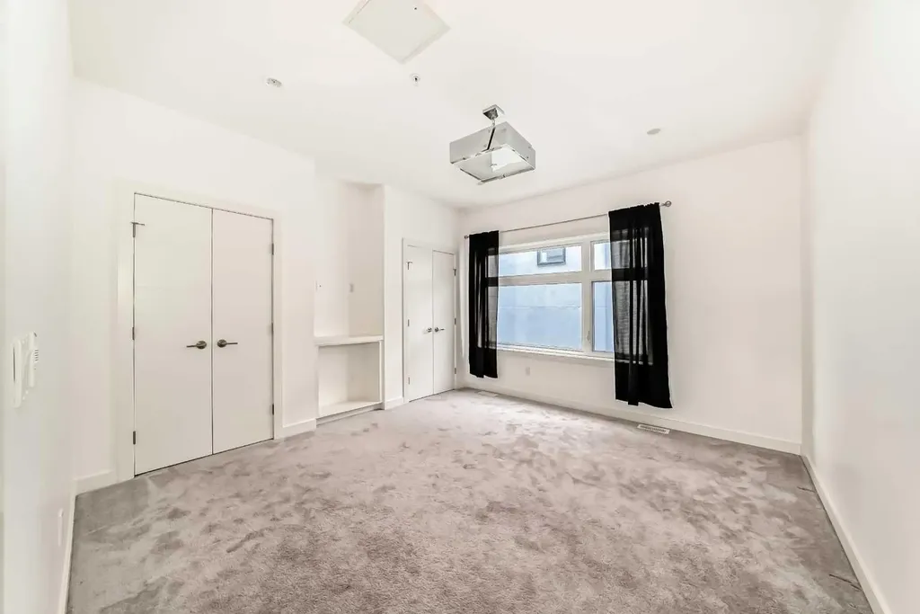 1632 20 Avenue NW Calgary AB T2M 1G8