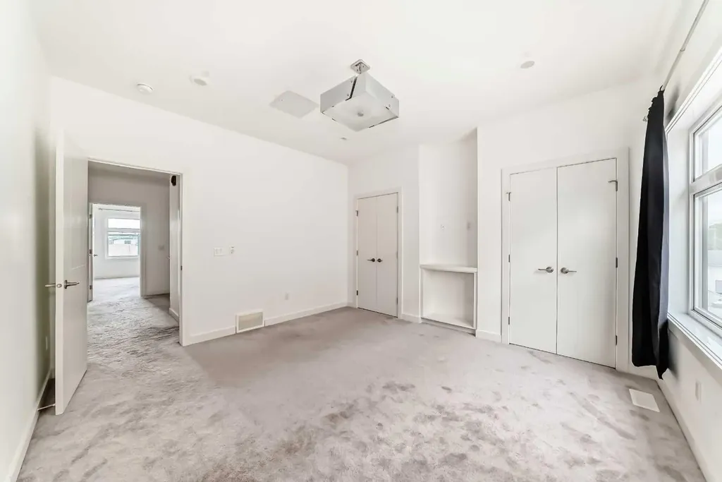 1632 20 Avenue NW Calgary AB T2M 1G8