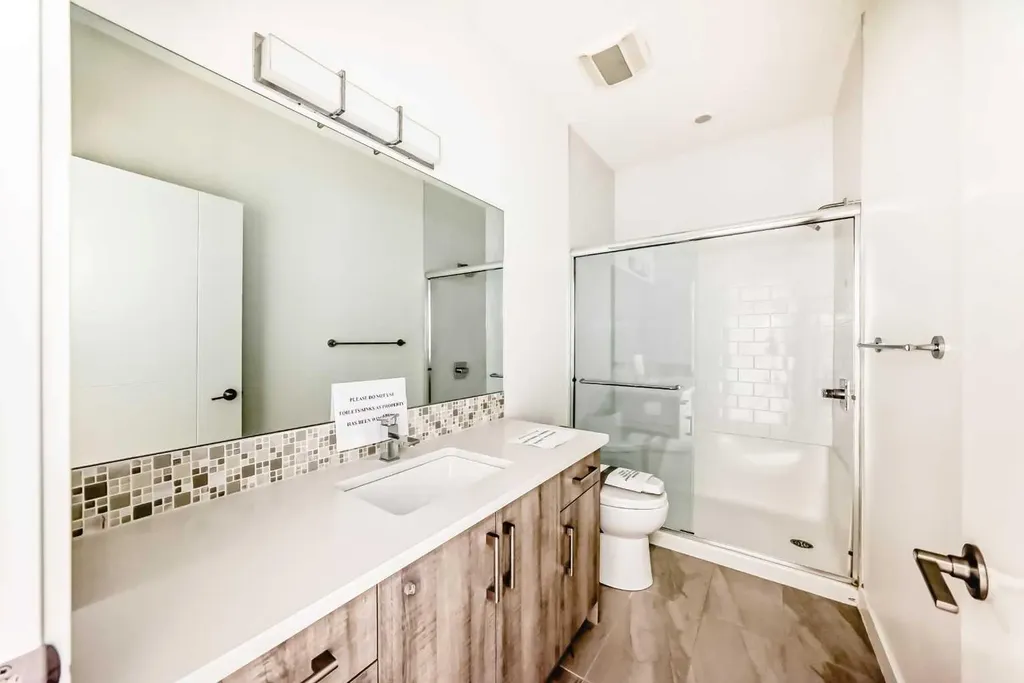 1632 20 Avenue NW Calgary AB T2M 1G8