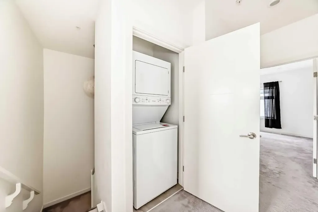 1632 20 Avenue NW Calgary AB T2M 1G8