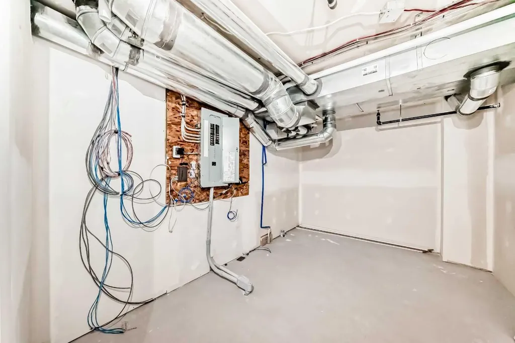 1632 20 Avenue NW Calgary AB T2M 1G8
