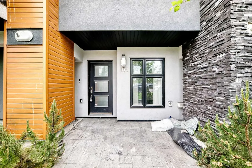 1632 20 Avenue NW Calgary AB T2M 1G8