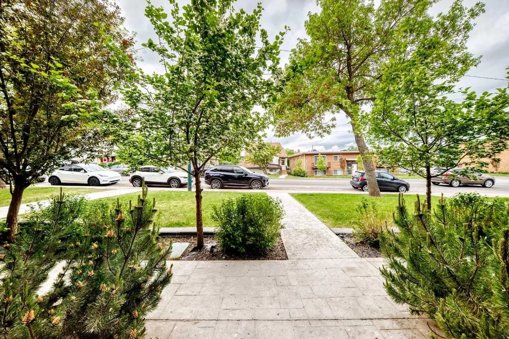1632 20 Avenue NW Calgary AB T2M 1G8