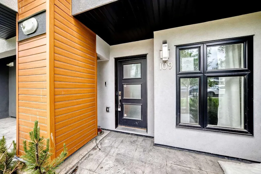 1632 20 Avenue NW Calgary AB T2M 1G8