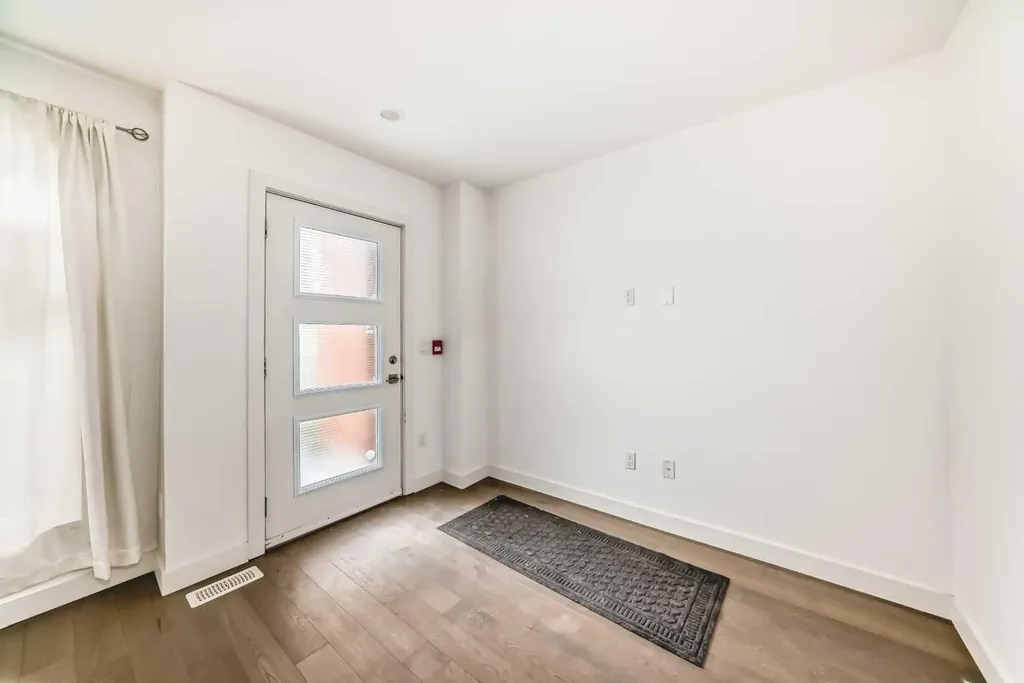 1632 20 Avenue NW Calgary AB T2M 1G8
