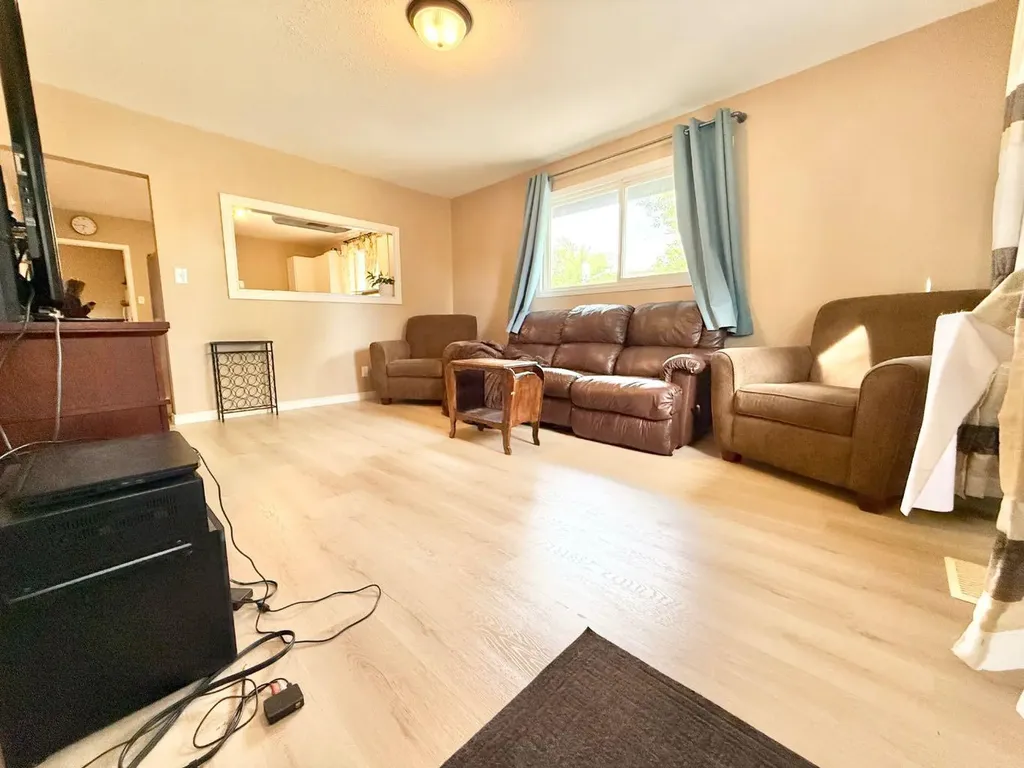 66 2 Avenue E Tilley AB T0J 3K0