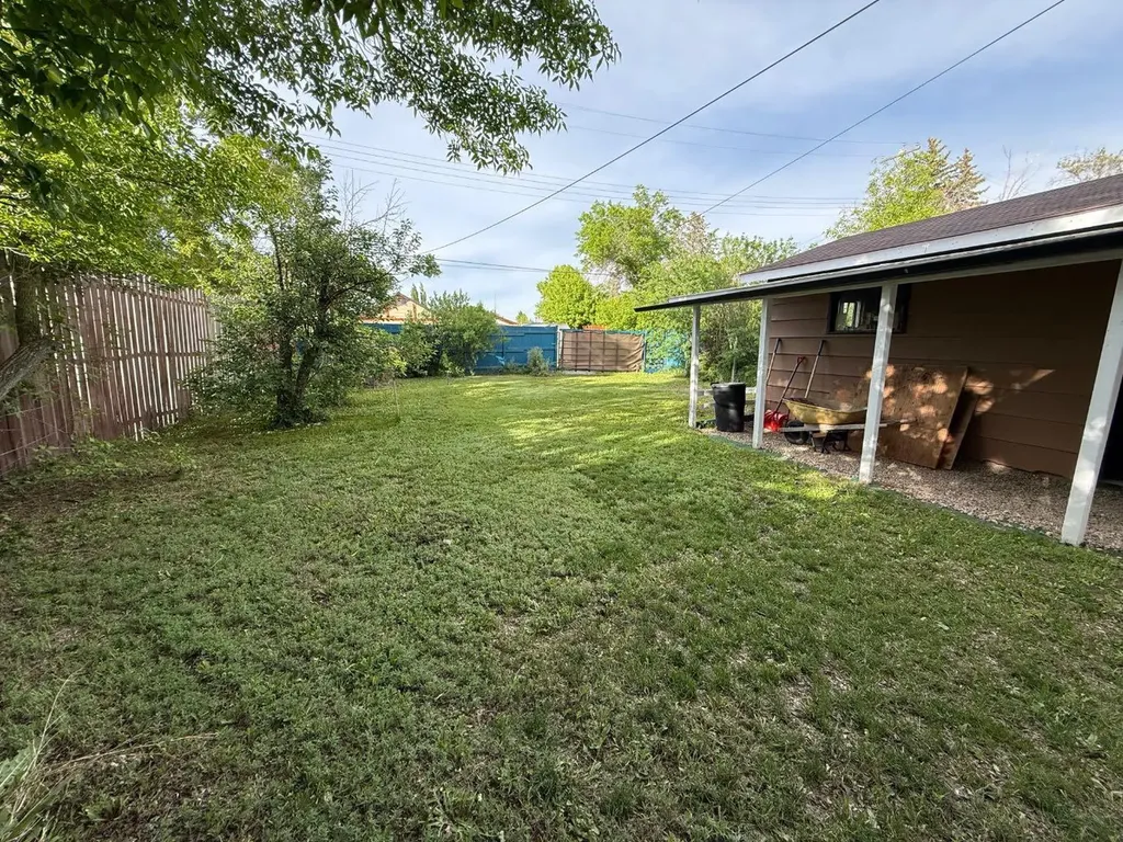 66 2 Avenue E Tilley AB T0J 3K0