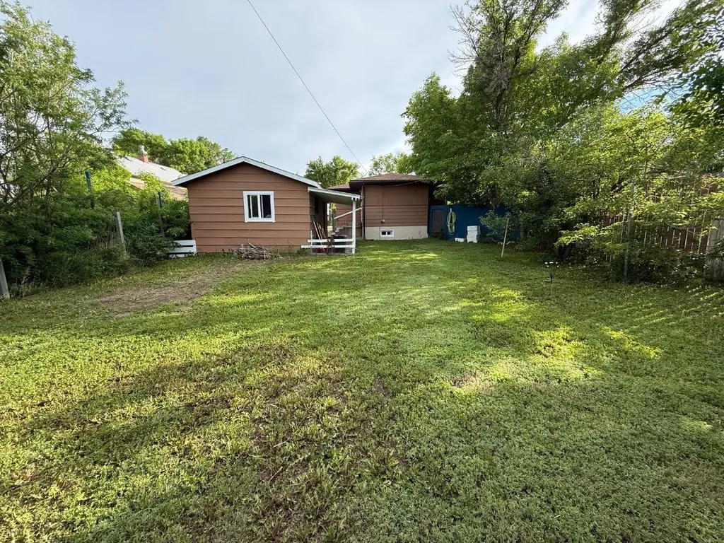 66 2 Avenue E Tilley AB T0J 3K0