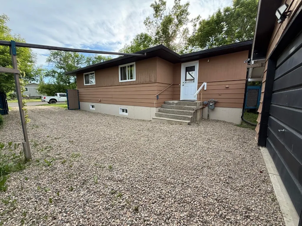 66 2 Avenue E Tilley AB T0J 3K0