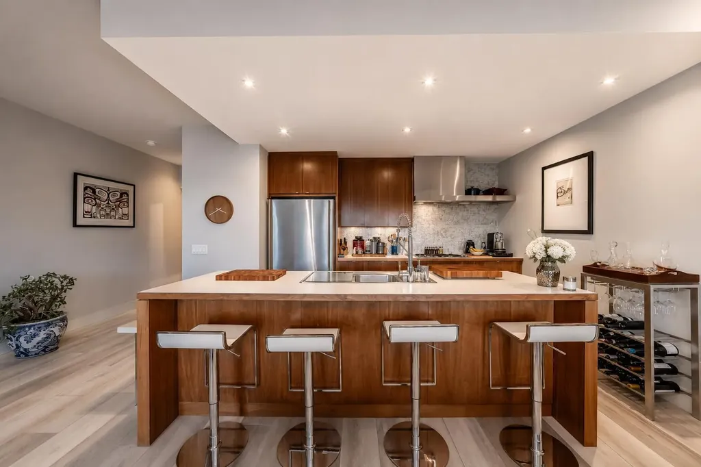 2124 17 Street SW Calgary AB T2T4M4