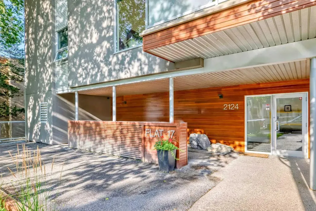 2124 17 Street SW Calgary AB T2T4M4