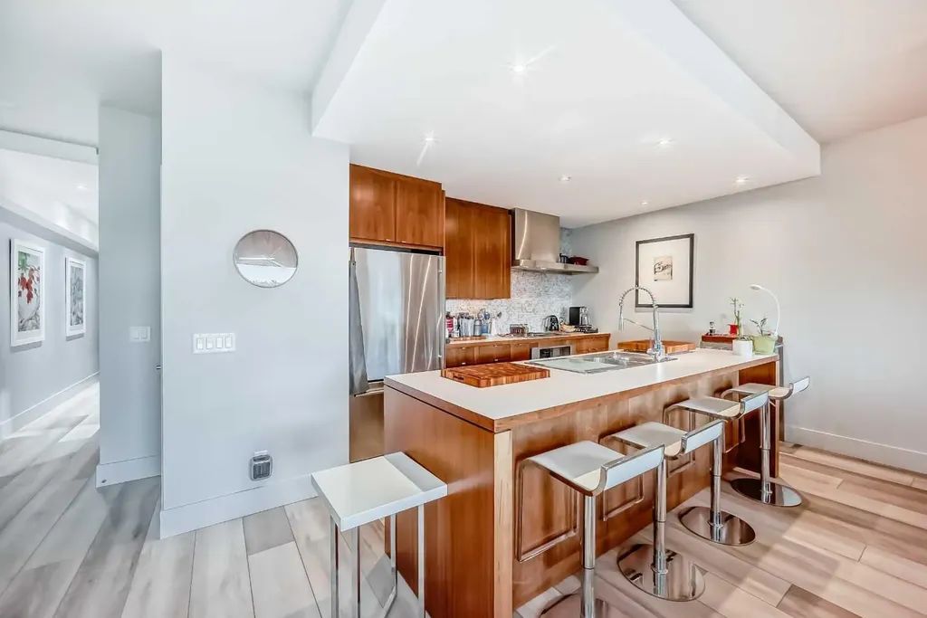 2124 17 Street SW Calgary AB T2T4M4