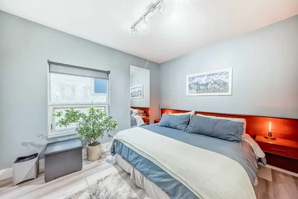 2124 17 Street SW Calgary AB T2T4M4