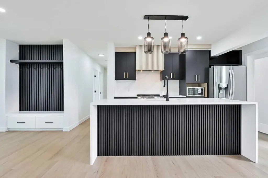 4940 45 Street SW Calgary AB T3E 3W4