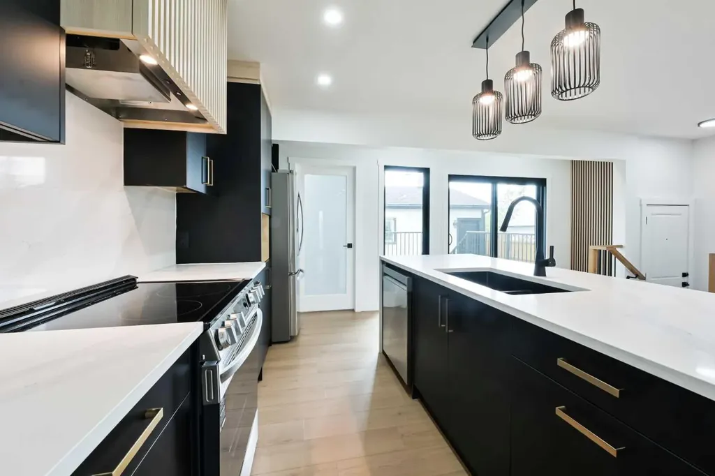 4940 45 Street SW Calgary AB T3E 3W4