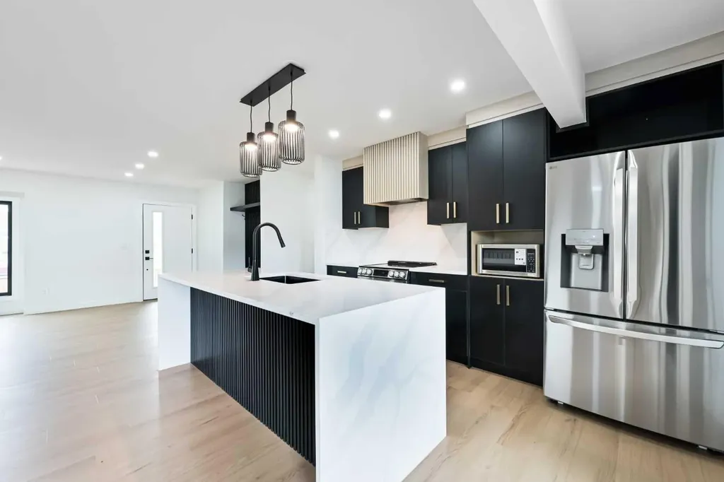 4940 45 Street SW Calgary AB T3E 3W4