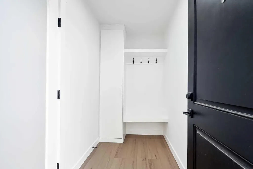 4940 45 Street SW Calgary AB T3E 3W4