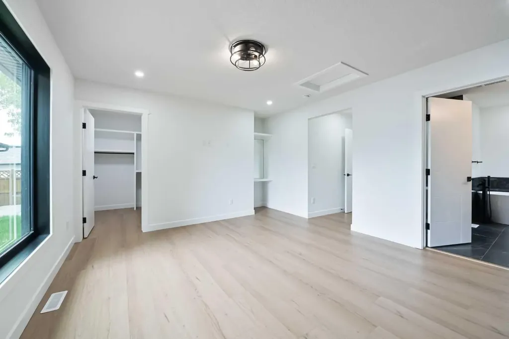 4940 45 Street SW Calgary AB T3E 3W4