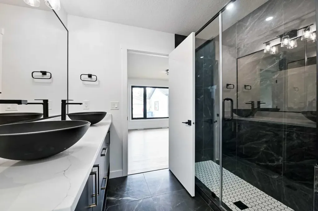 4940 45 Street SW Calgary AB T3E 3W4